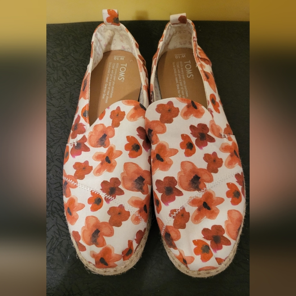 TOMS Women's Espadrilles - Red and White Floral